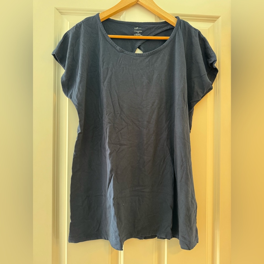 J.Jill Fit Back Keyhole Tee, navy blue size medium. Never worn. Cleaning closet.
